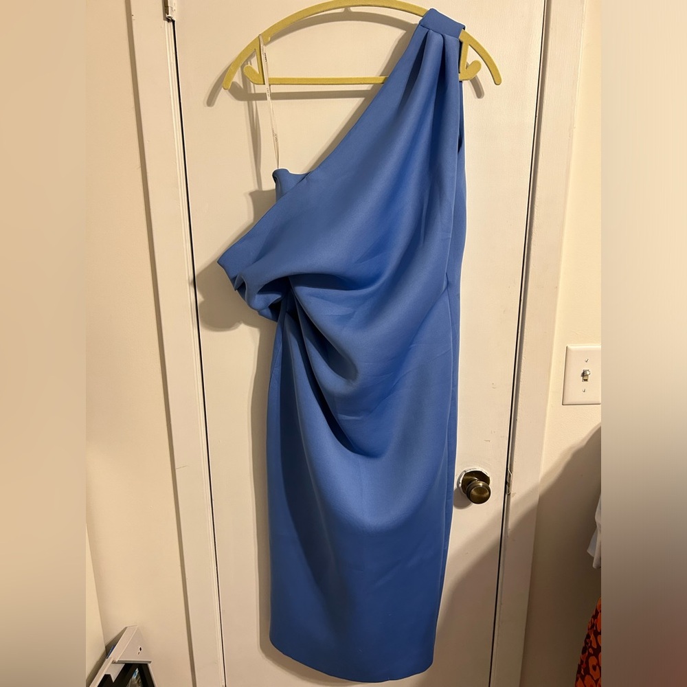 ASOS DESIGN Tall fallen shoulder pleat midi dress in parisian blue - Picture 4 of 6